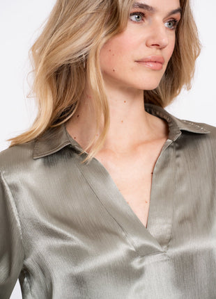 Satijnachtige blouse met V-hals - Kleding - Blouses
