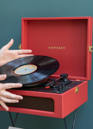Crosley Voyager Bluetooth In & uit platenspeler - Burgundy rood - Cadeau’s & Lifestyle - Muziek