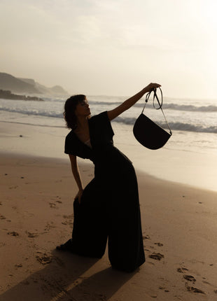 Farou half moon bag | black - Modeaccessoires - Handtassen
