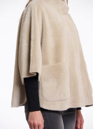 Faux fur cape Dewi.7002511 Birch Kleding Jassen