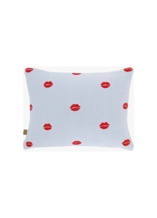 Kussen ’bisous’ - 25x3-5cm - blauw/rood - Lifestyle - Wonen - Kussens & Plaids