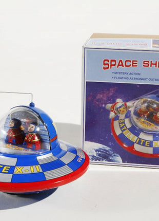 Ruimteschip met ronddraaiende astronaut, Gemaakt in China