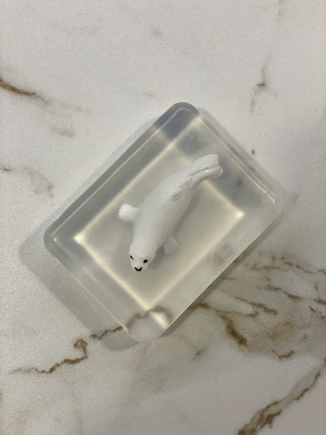 Verrassingszeepje - zeehond (groot) by Ludi Soap