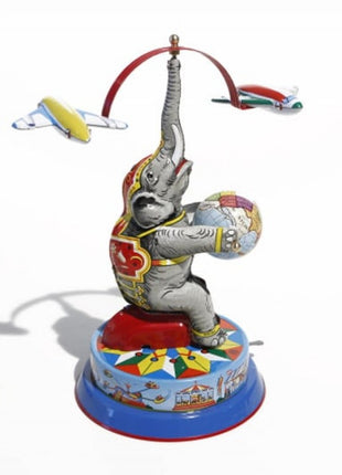 Olifant met vliegtuigjes, afmetingen: 20 × 23 cm, vervaardigd in Duitsland