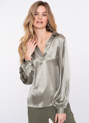 Satijnachtige blouse met V-hals - Kleding - Blouses