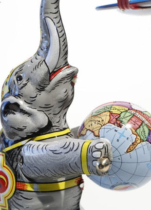 Olifant met vliegtuigjes, afmetingen: 20 × 23 cm, vervaardigd in Duitsland