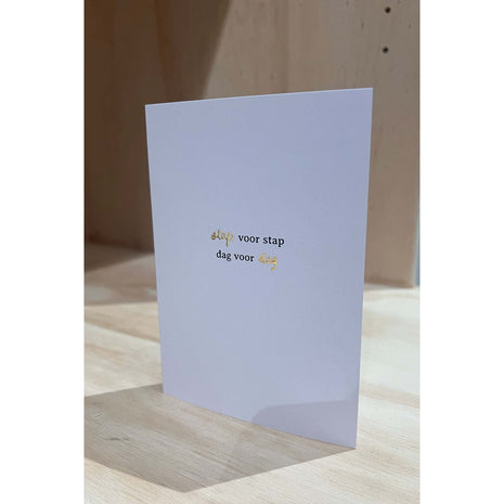Wenskaart - stap voor stap - wit/goud (0801-374) - Lifestyle - Van papier - Wenskaarten - Moeilijke Momenten