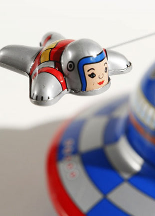 Ruimteschip met ronddraaiende astronaut, Gemaakt in China