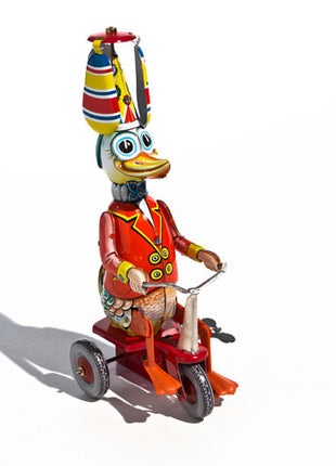 Eend op een driewieler, afmetingen: 10 × 22 cm, vervaardigd in Duitsland